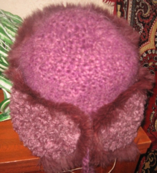 Вязаная шапка ушанка женская